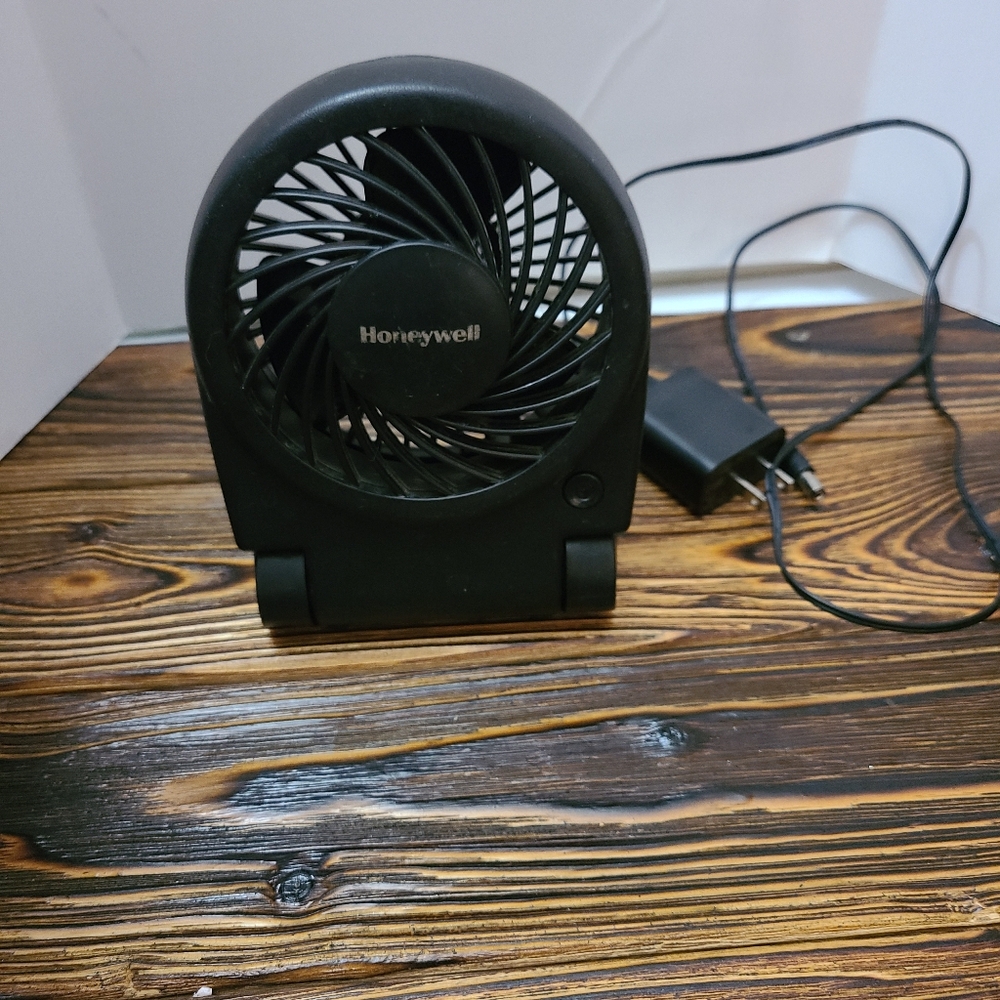 Honeywell Mini Personal Fan Plug or Battery
